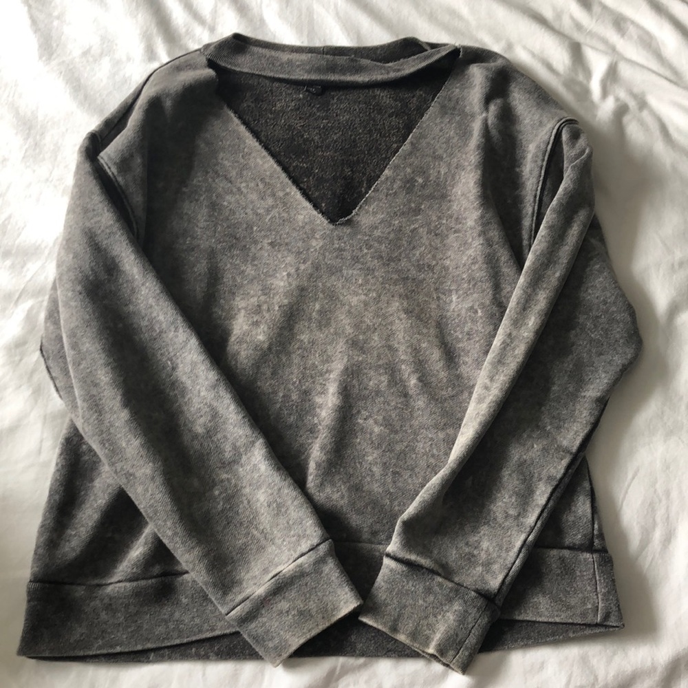 Long sleeve grey sweater/jumper